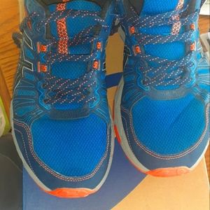 Asics sneakers size 91/2 4E extra wide